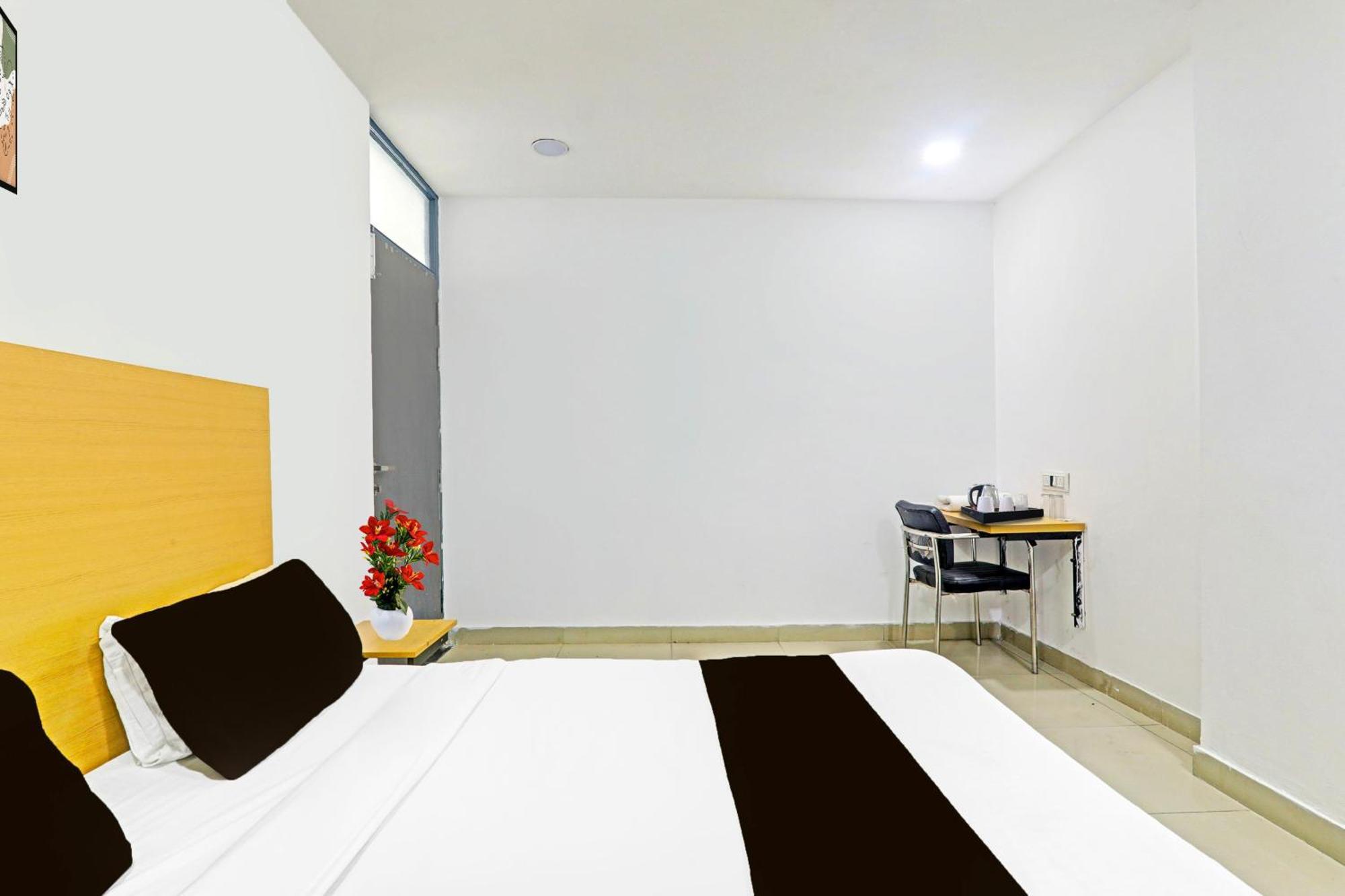 Super Hotel O Jankipuram Near Sahara State Formerly Basera Homes Hasanganj ภายนอก รูปภาพ